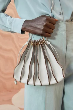 Ulla Johnson Adria Liten Plissert Bolgeveske